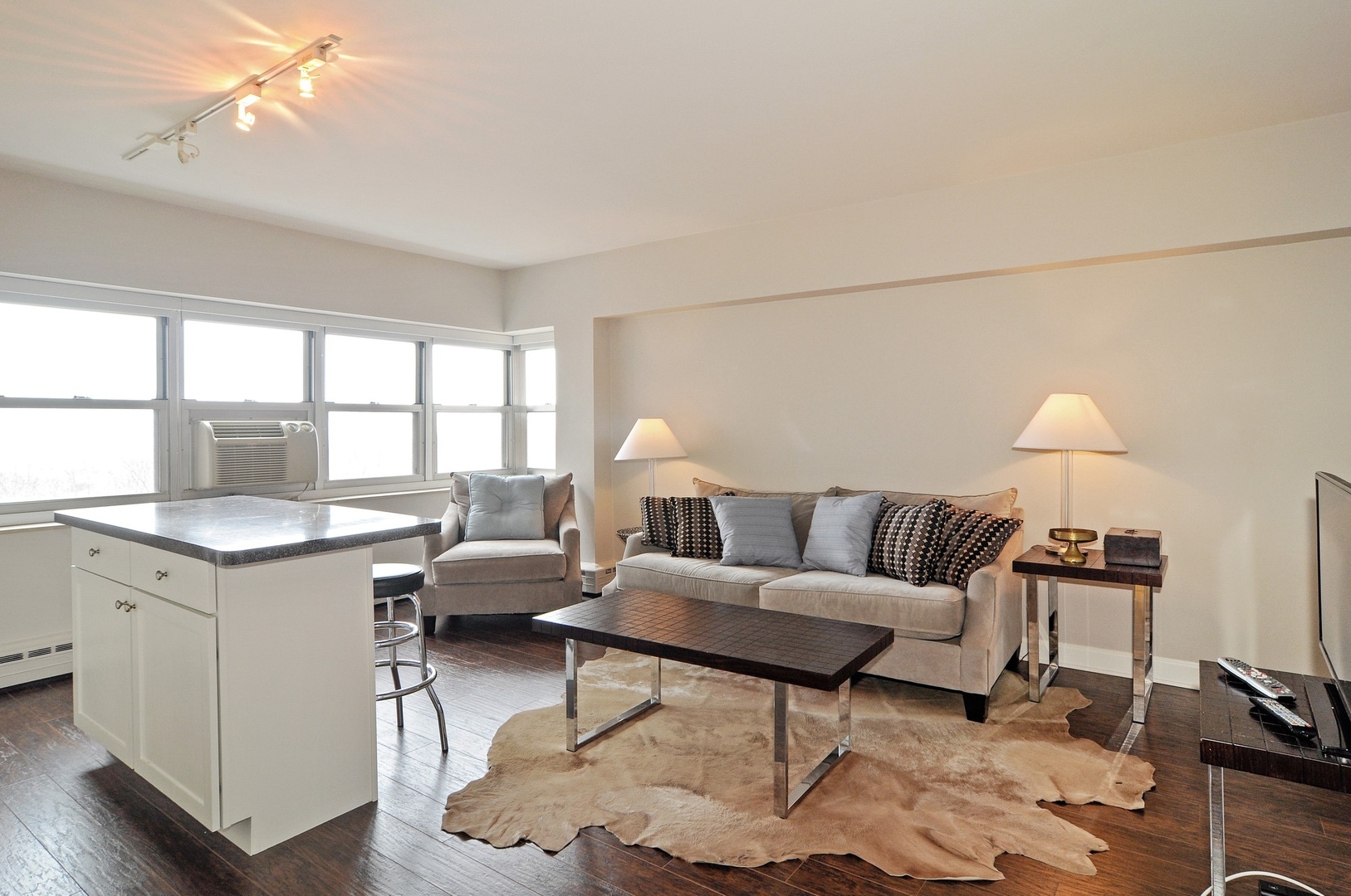 4980 N MARINE Drive Unit: 835