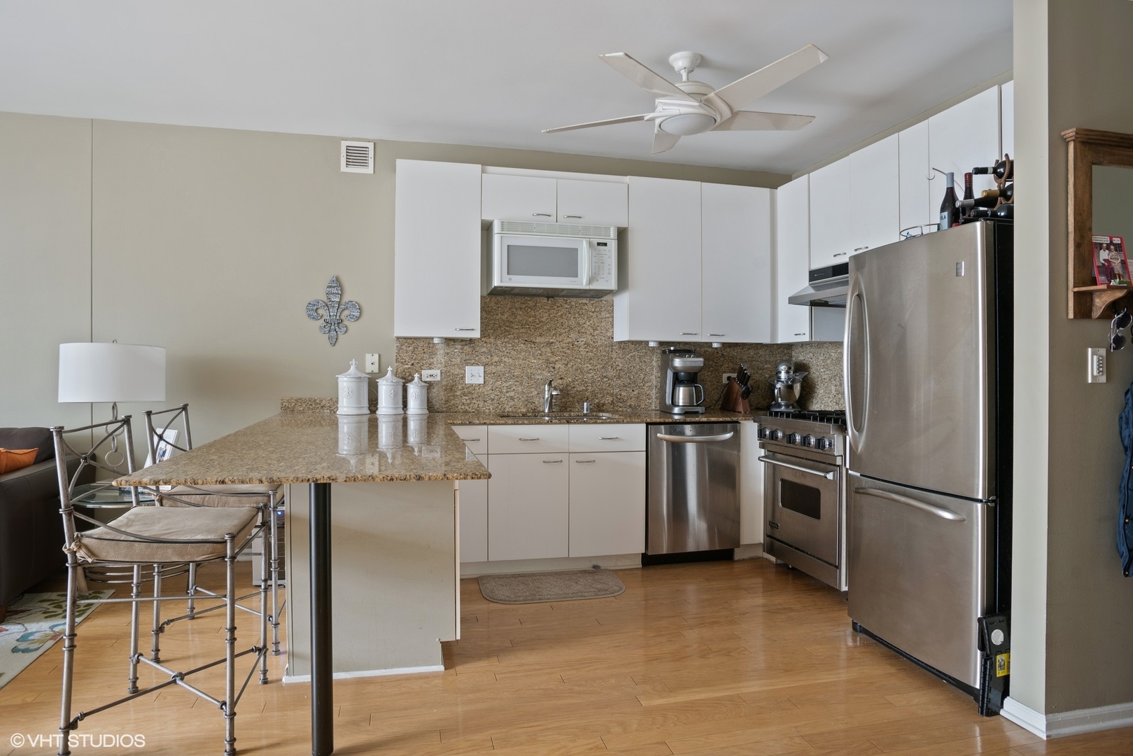 21 W Chestnut Street Unit: 1404