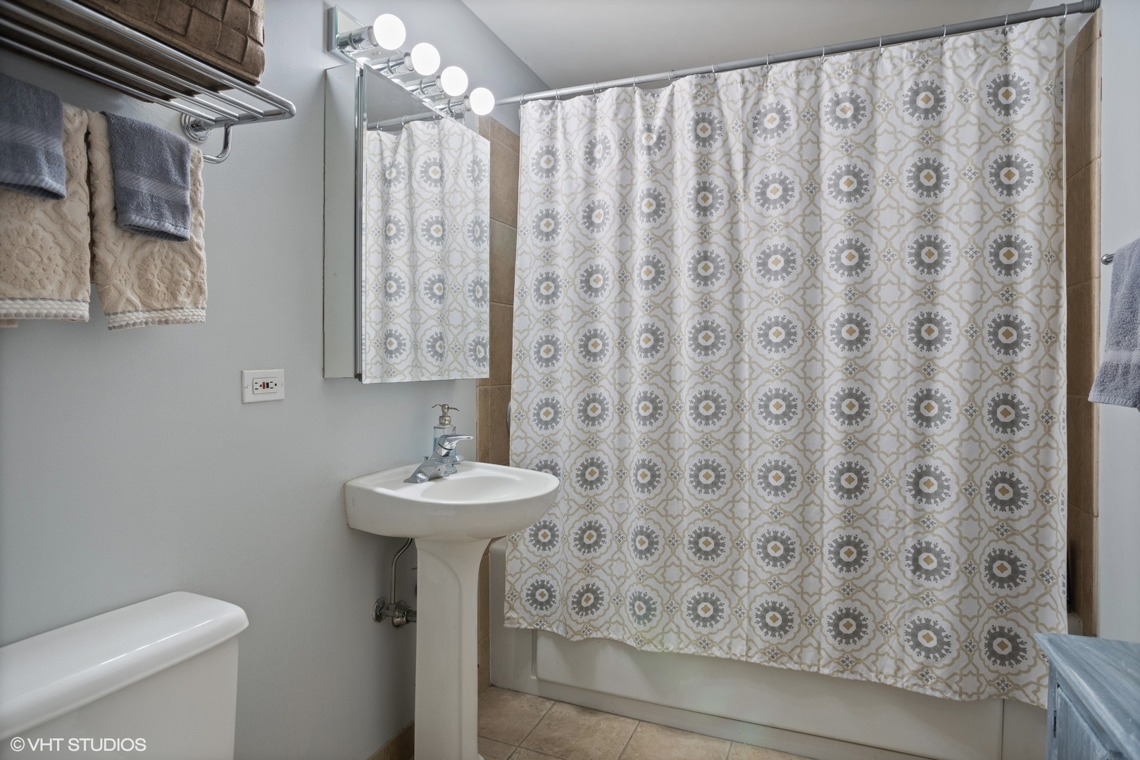 21 W Chestnut Street Unit: 1404