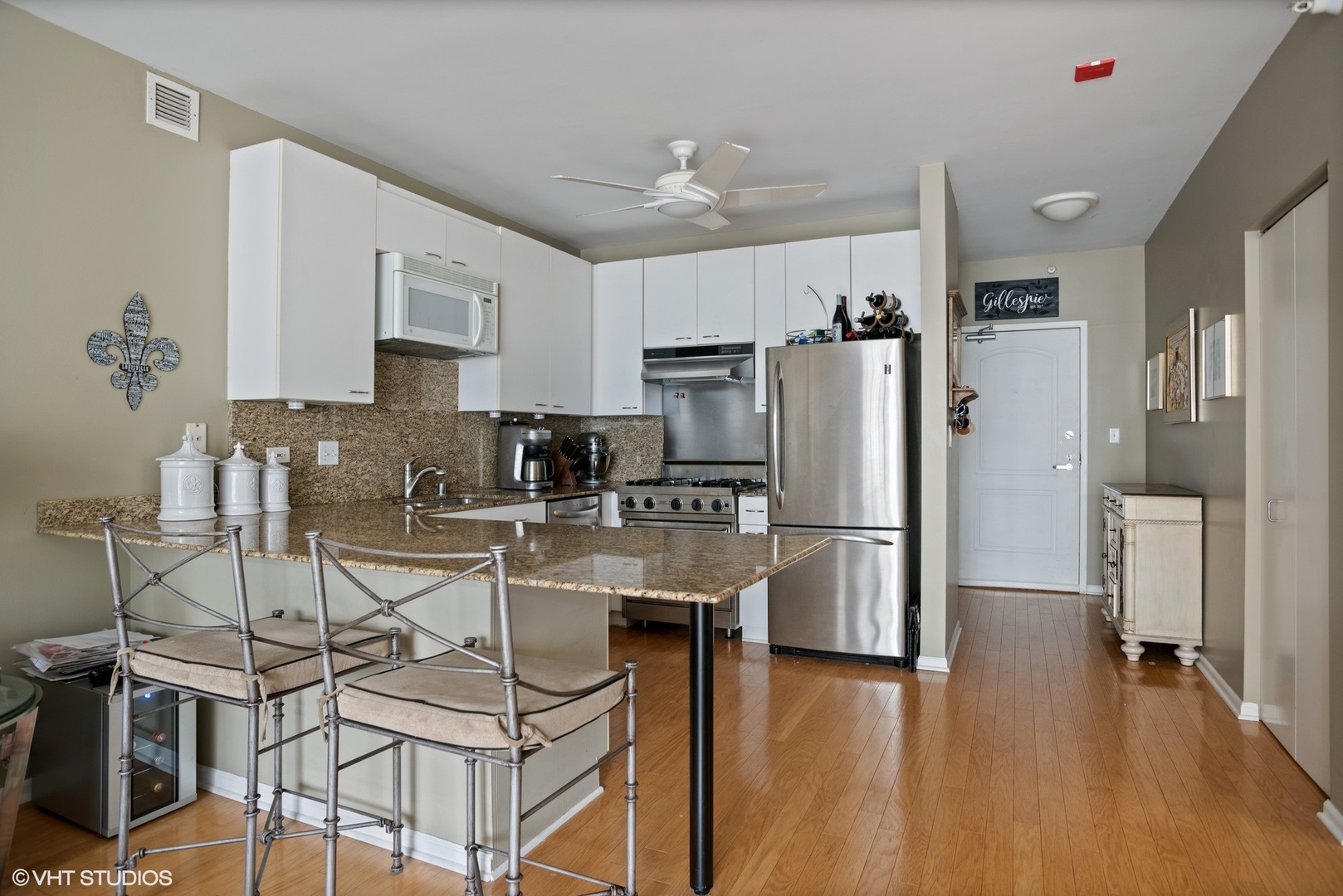 21 W Chestnut Street Unit: 1404