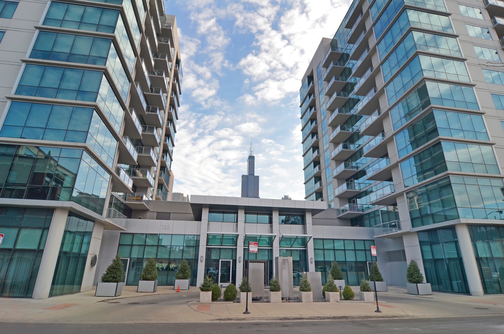 125 S GREEN Street Unit: 804A