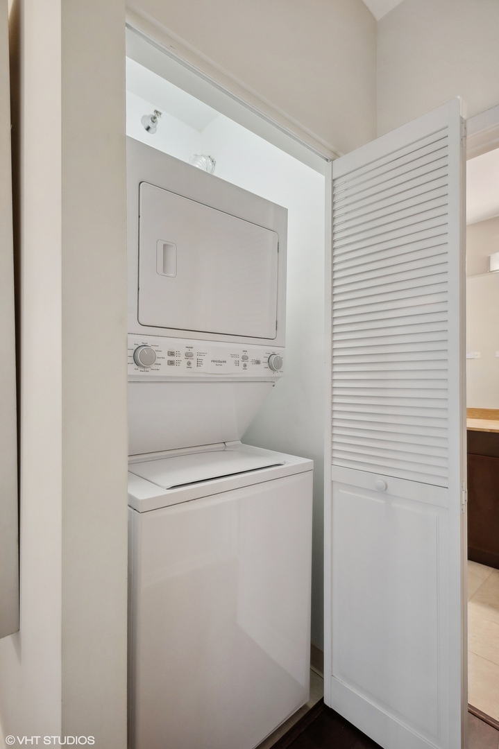 125 S GREEN Street Unit: 804A