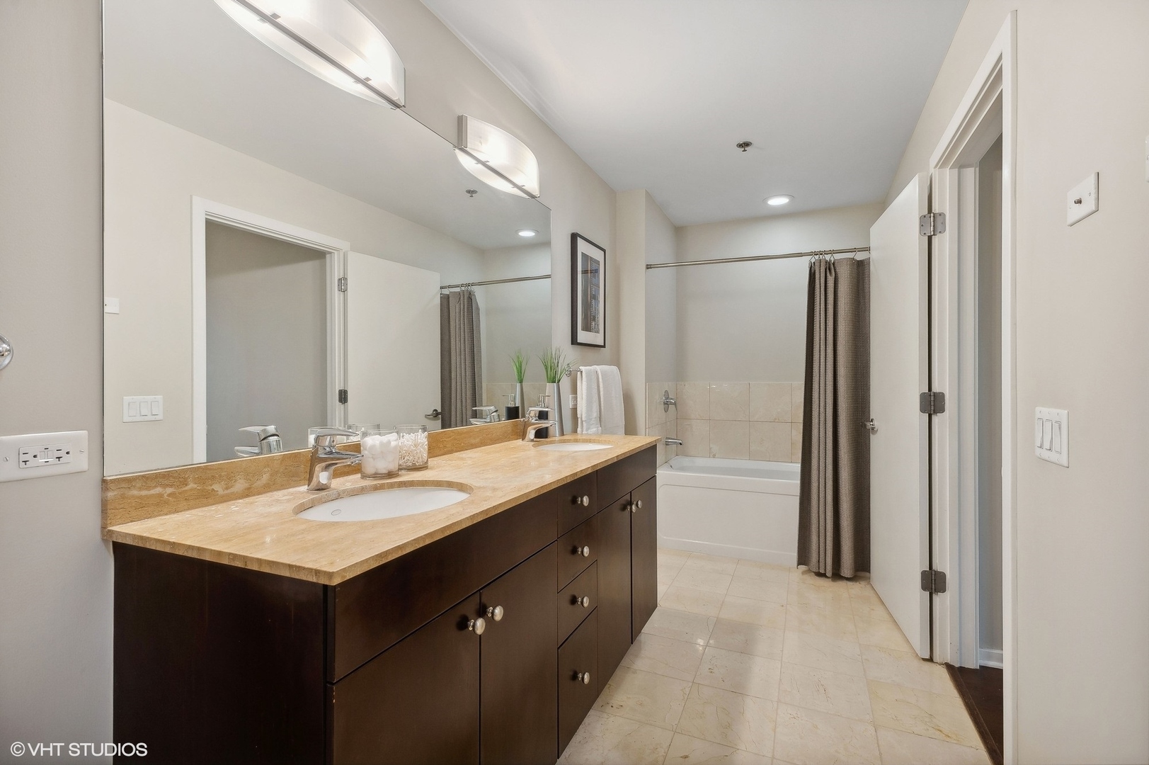 125 S GREEN Street Unit: 804A