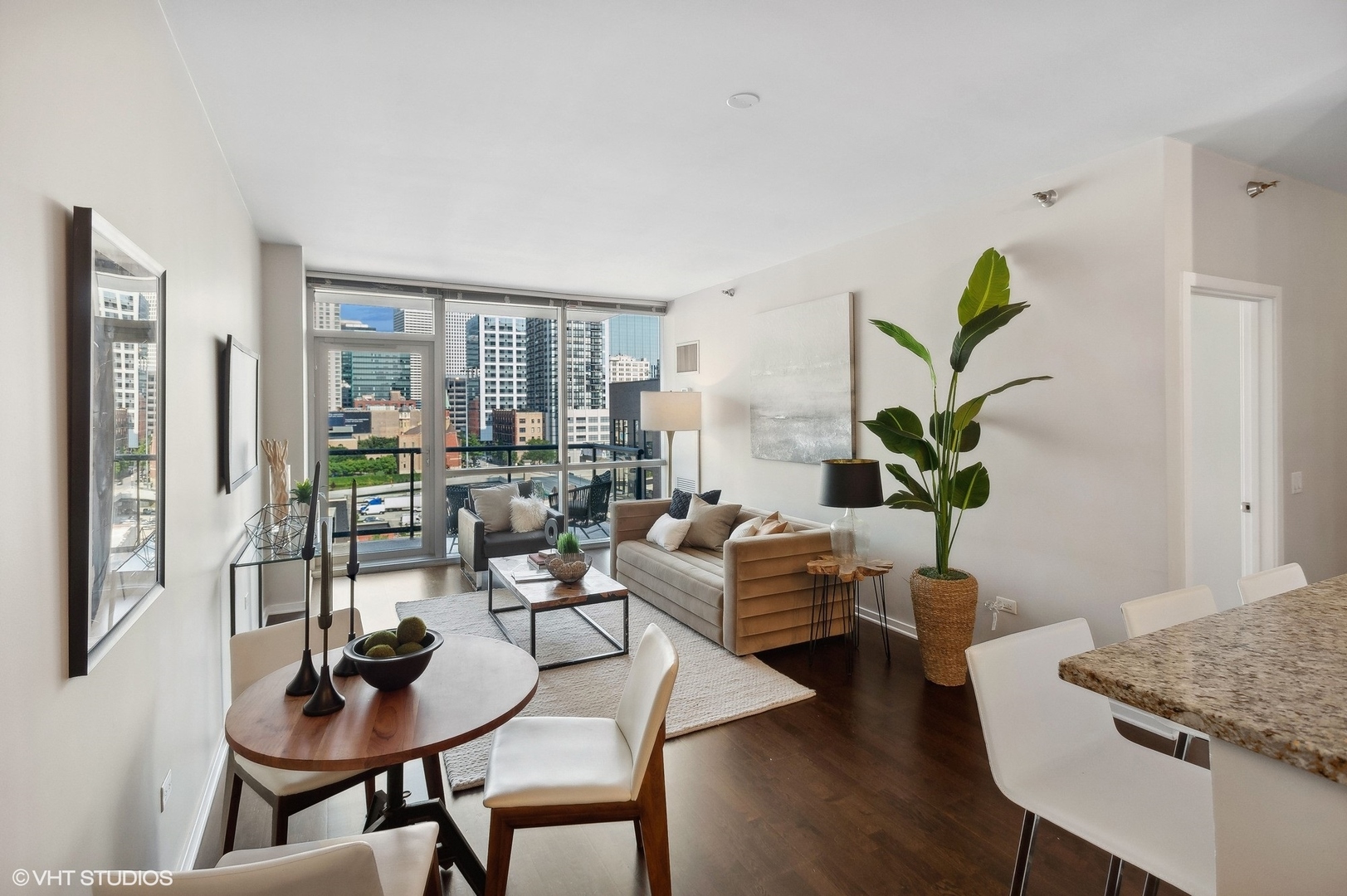 125 S GREEN Street Unit: 804A