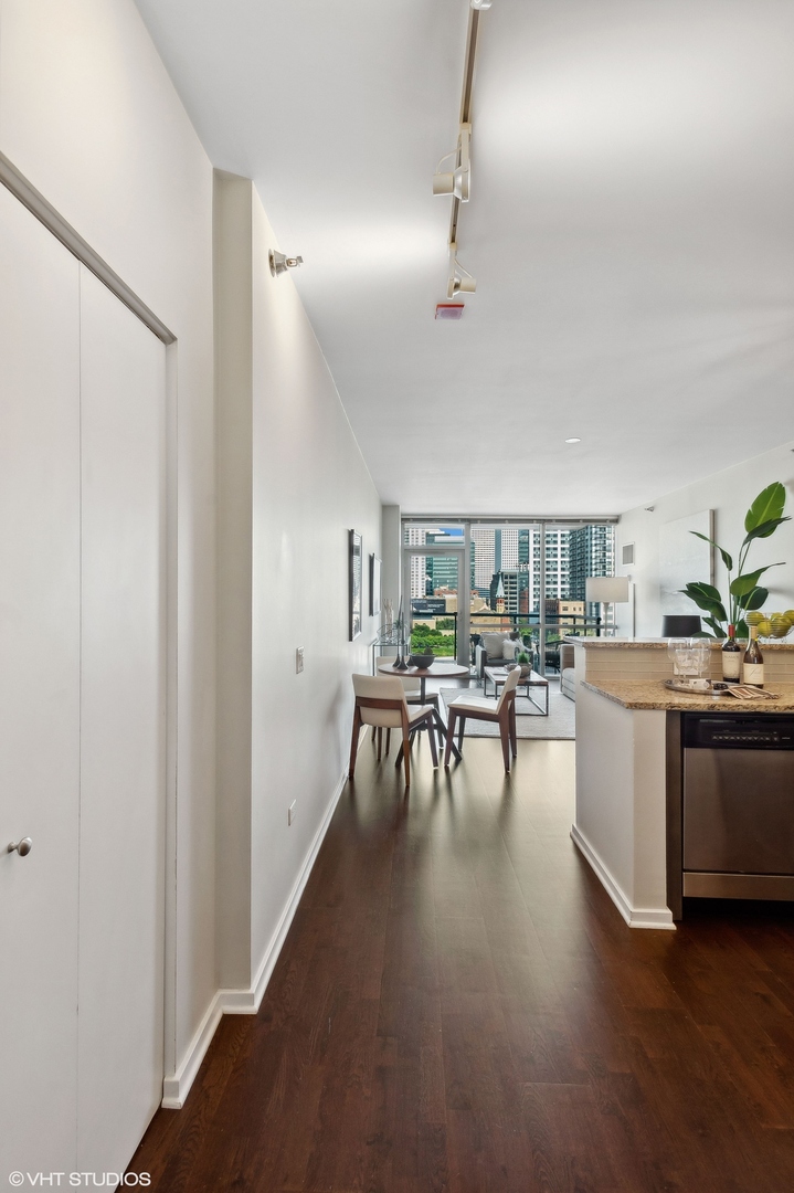 125 S GREEN Street Unit: 804A