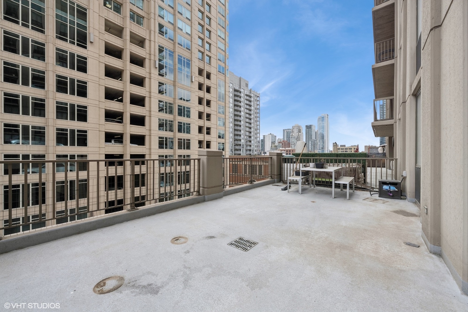 635 N Dearborn Street Unit: 706
