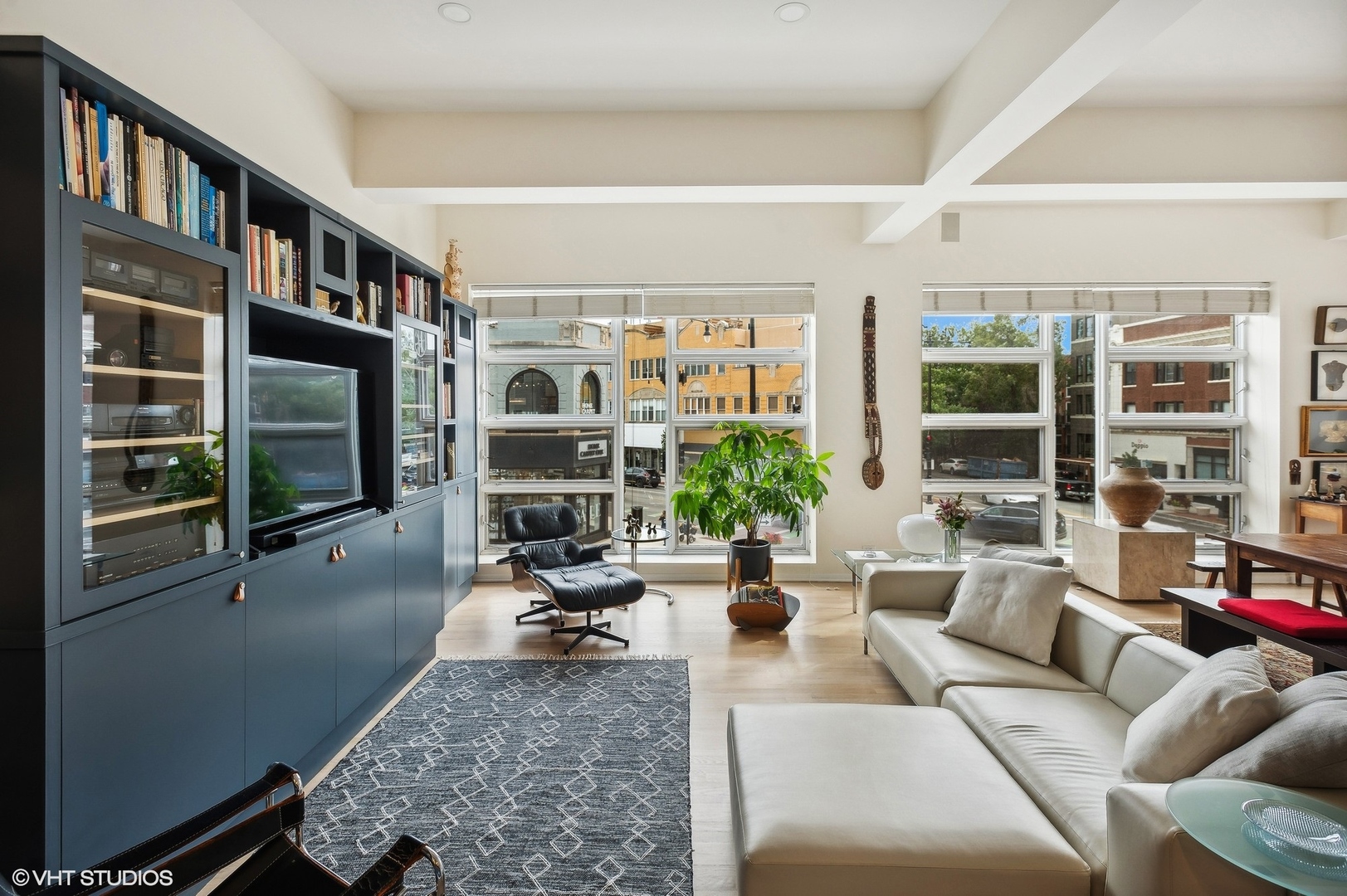 3105 N Greenview Avenue