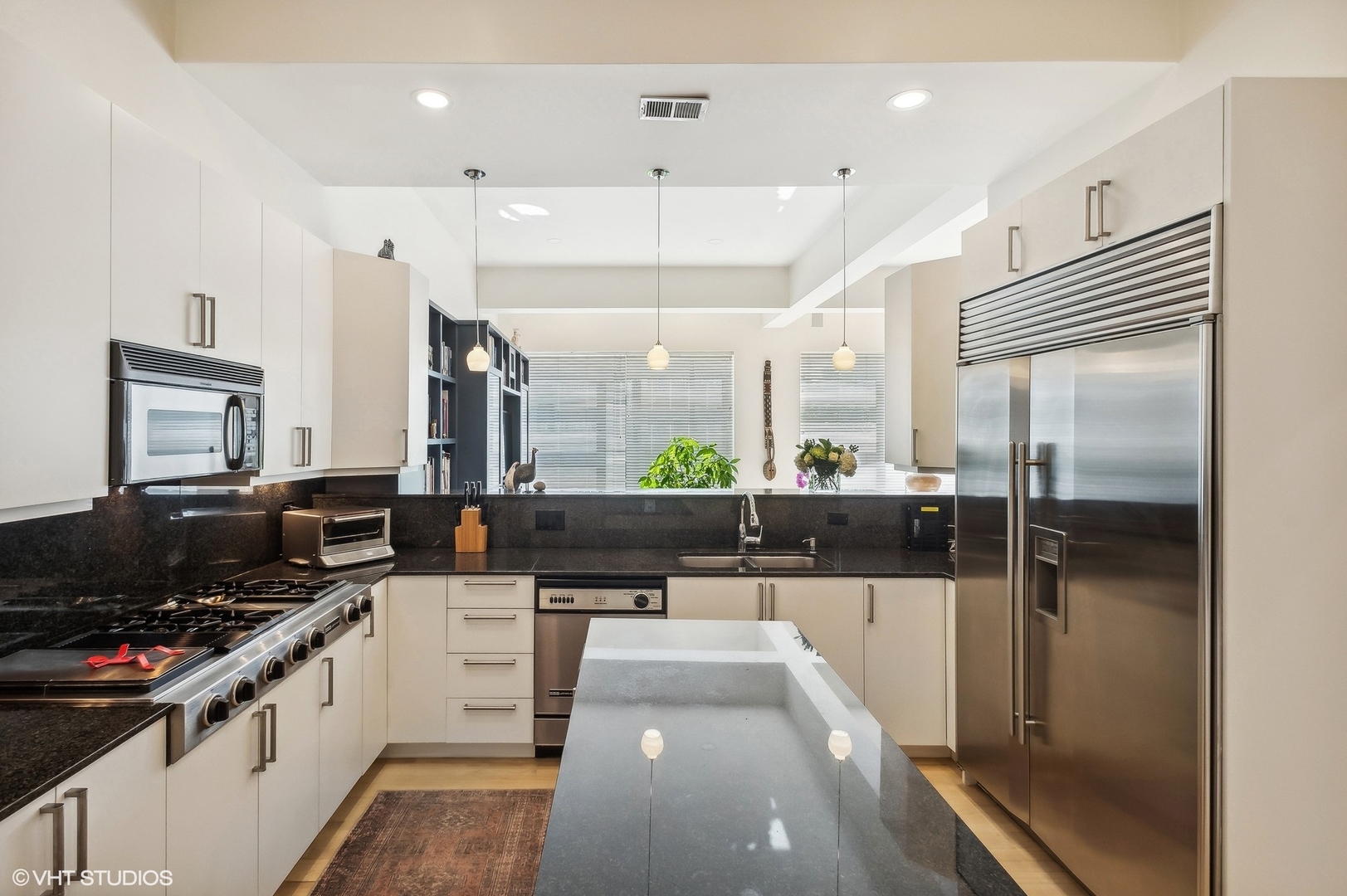 3105 N Greenview Avenue