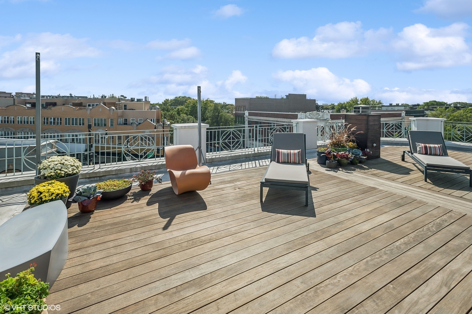 3105 N Greenview Avenue