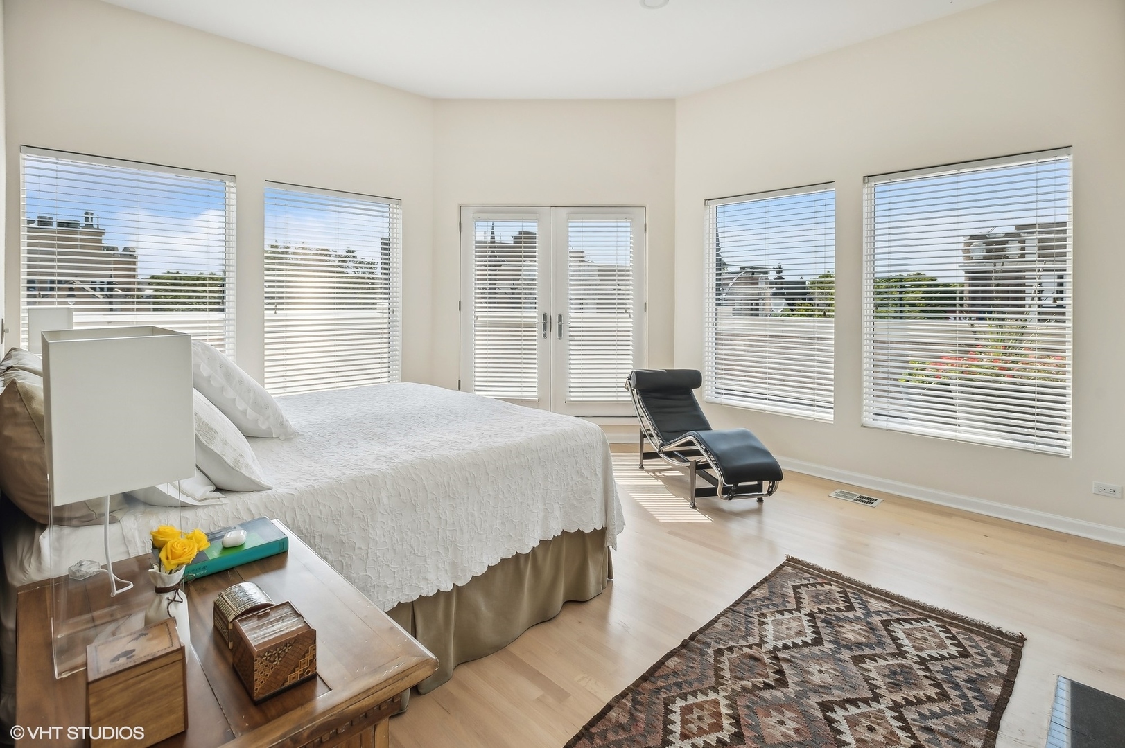 3105 N Greenview Avenue