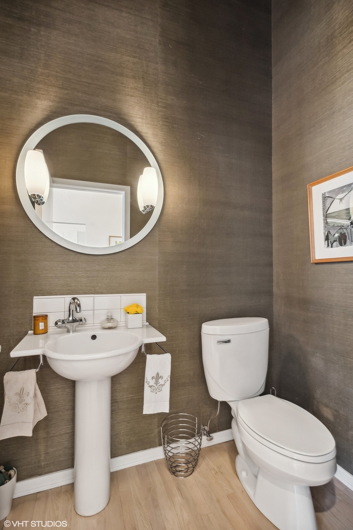 3105 N Greenview Avenue