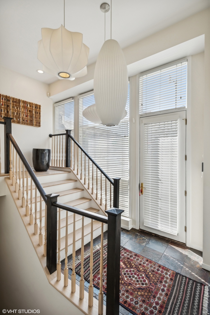 3105 N Greenview Avenue