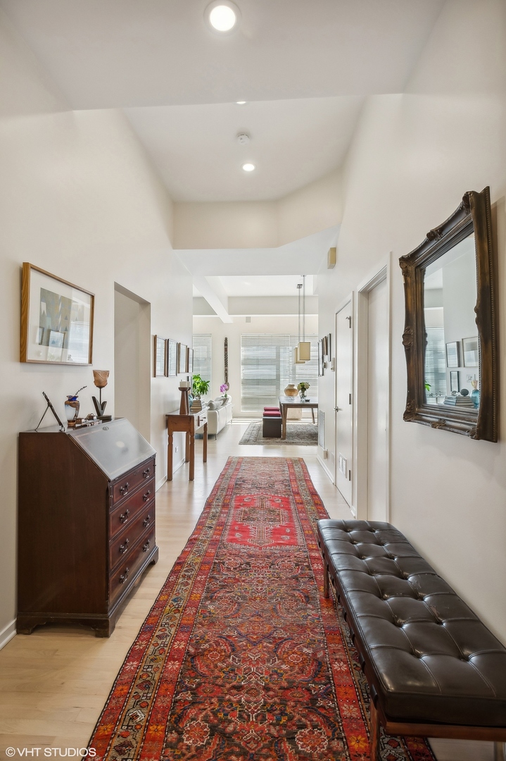 3105 N Greenview Avenue