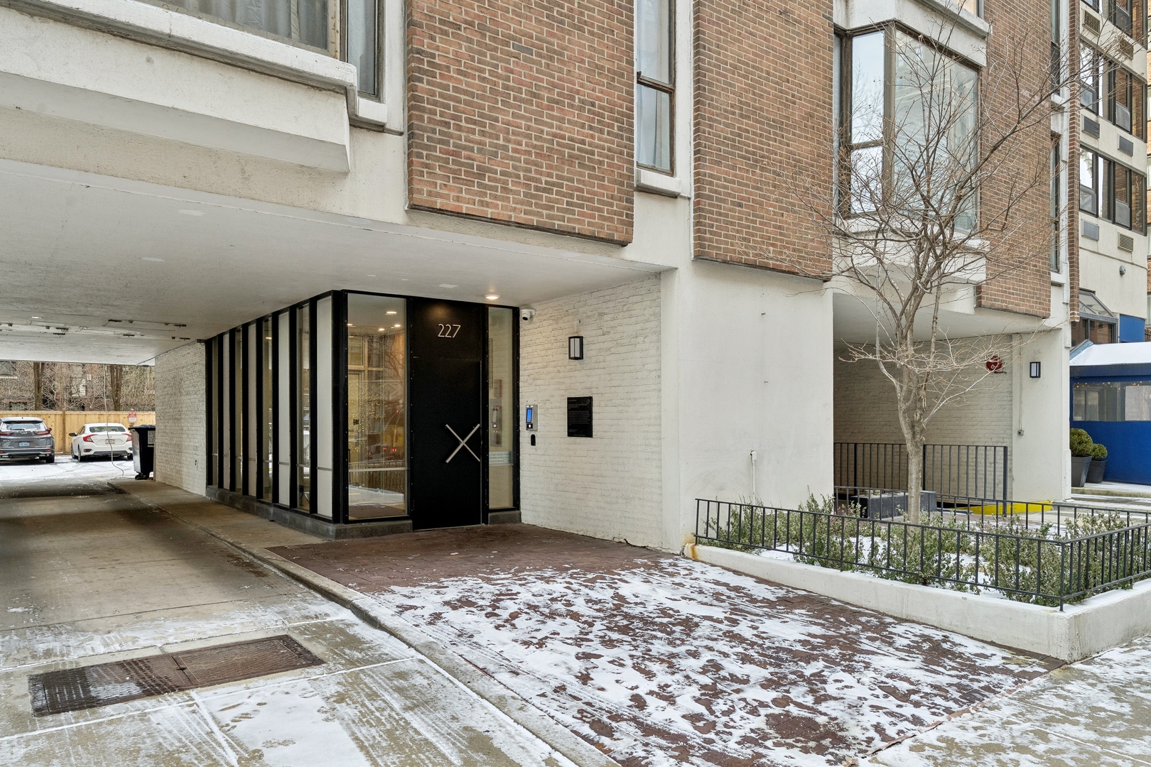 227 E Walton Place Unit: 6W