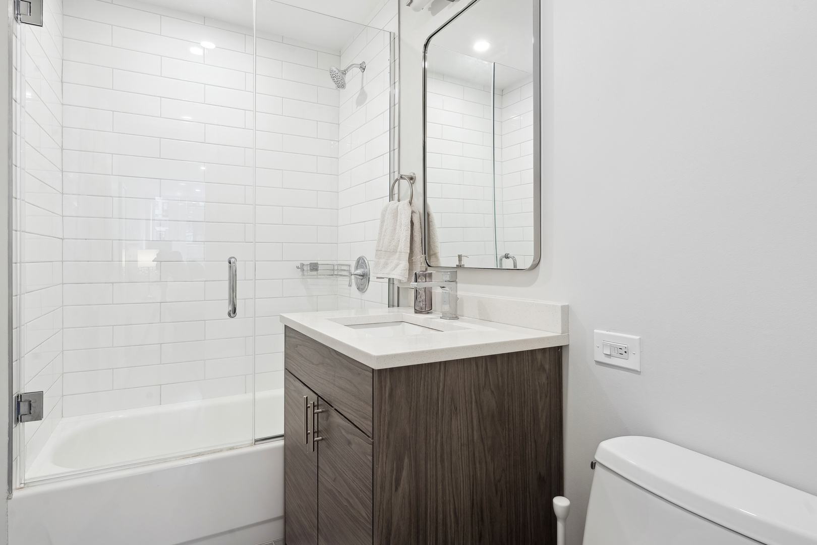 227 E Walton Place Unit: 6W
