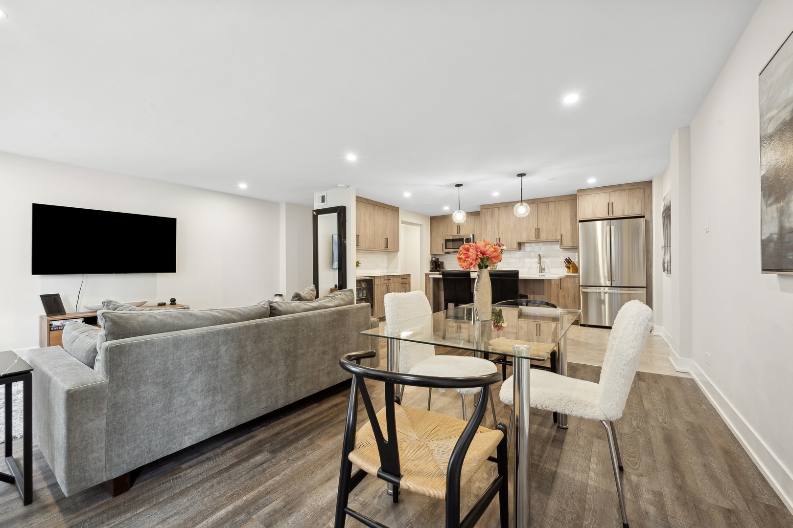 227 E Walton Place Unit: 6W