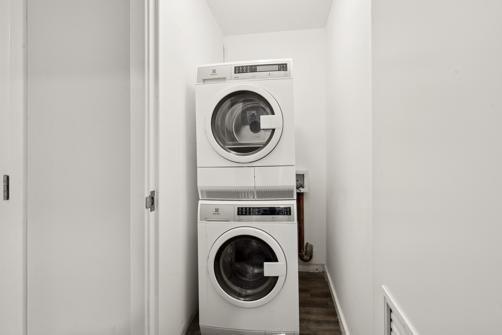 227 E Walton Place Unit: 6W