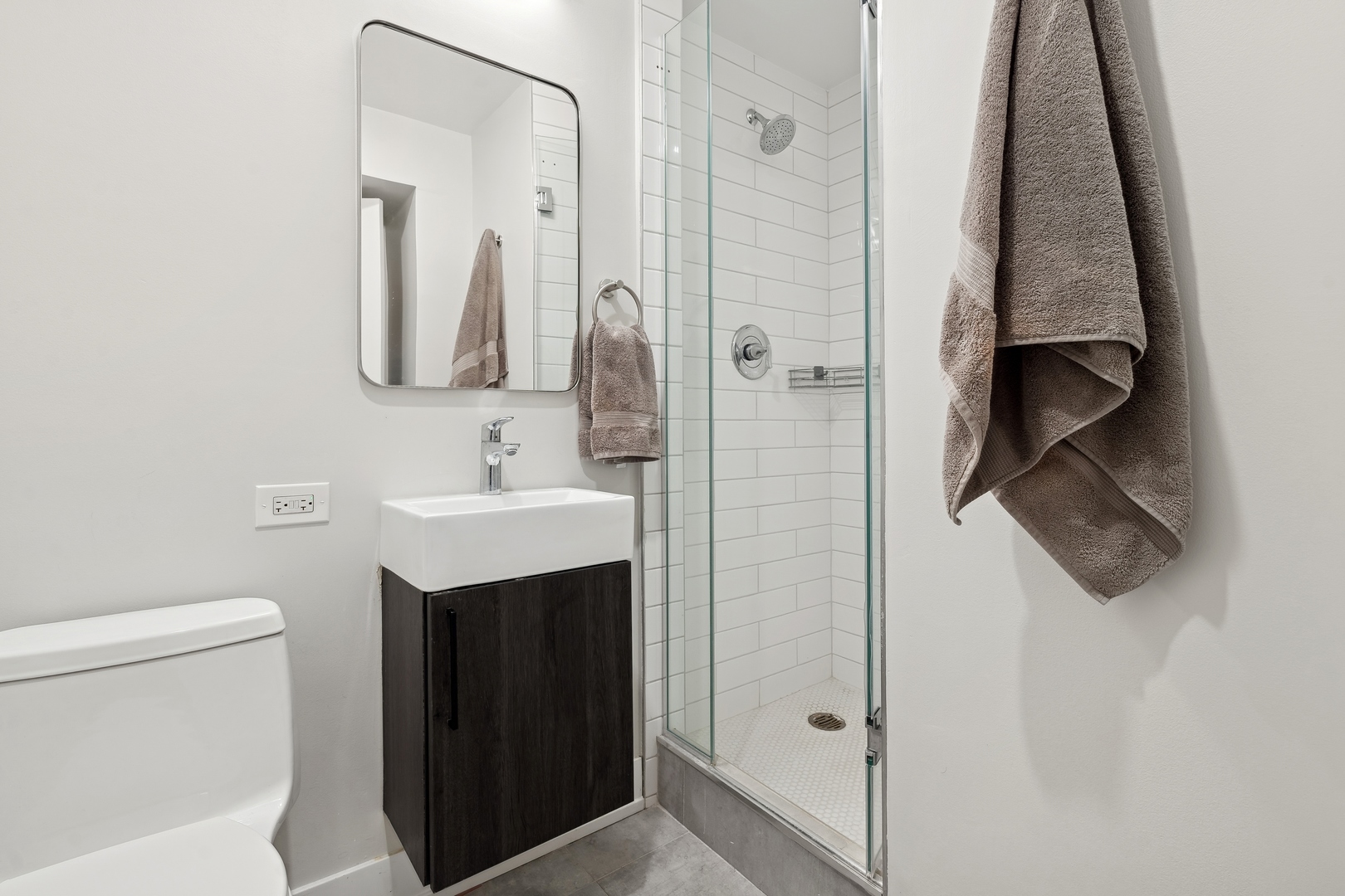 227 E Walton Place Unit: 6W