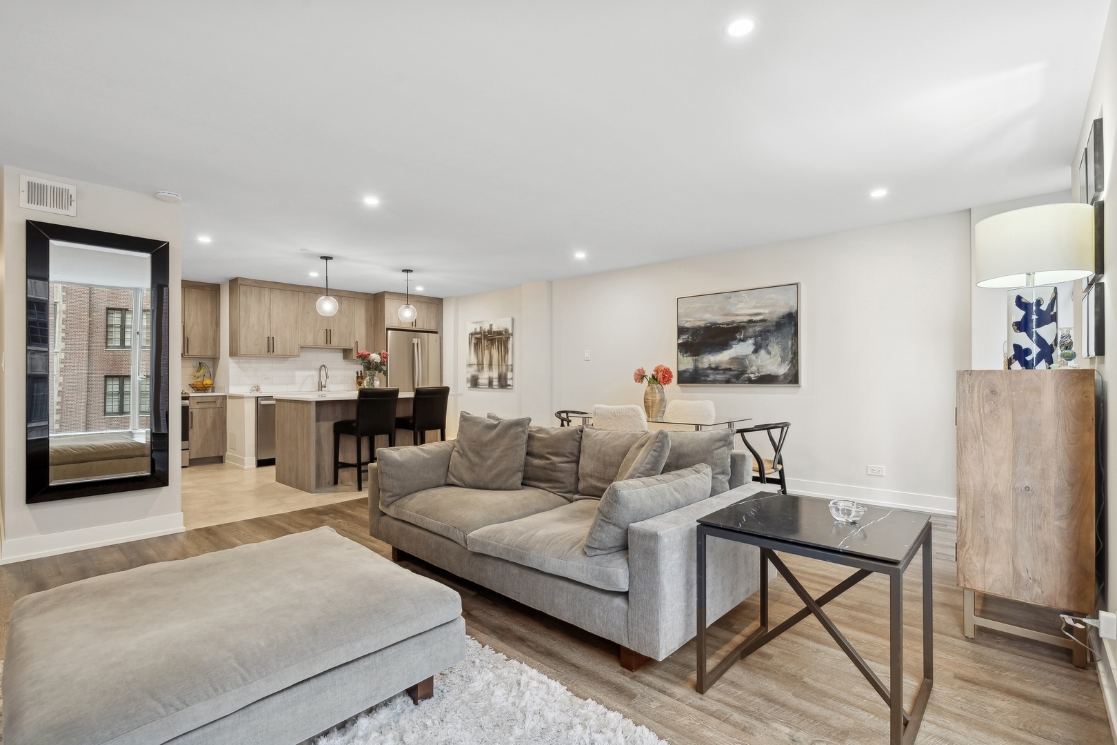 227 E Walton Place Unit: 6W
