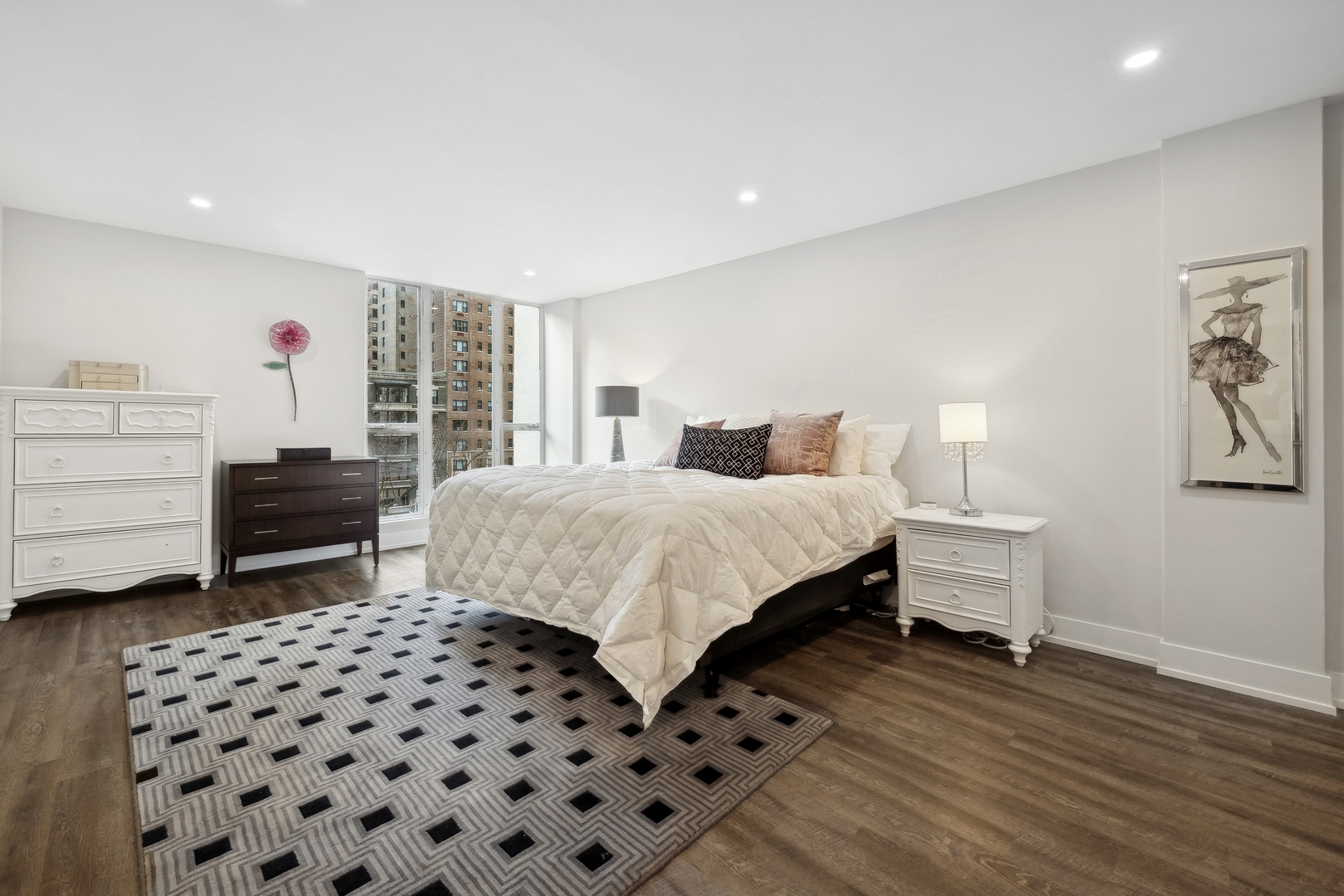 227 E Walton Place Unit: 6W