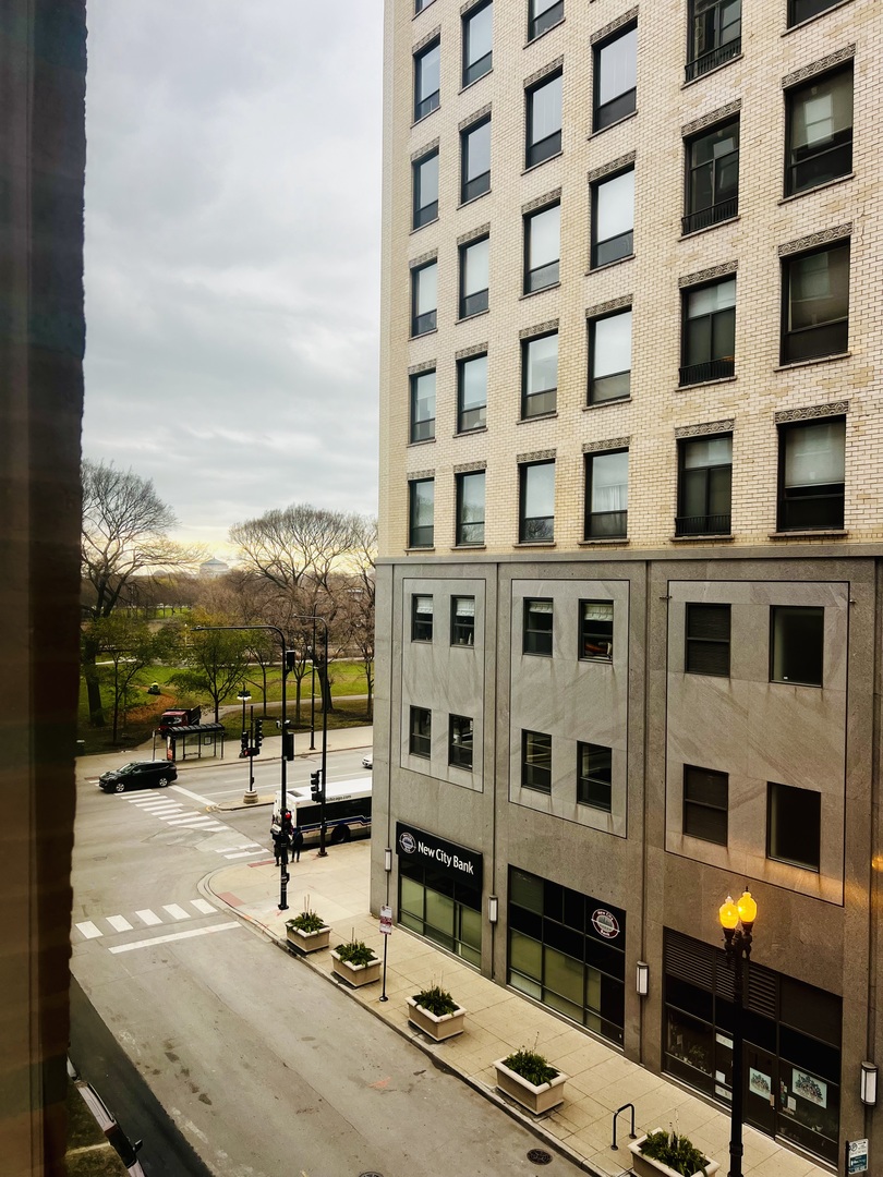 888 S Michigan Avenue Unit: 402