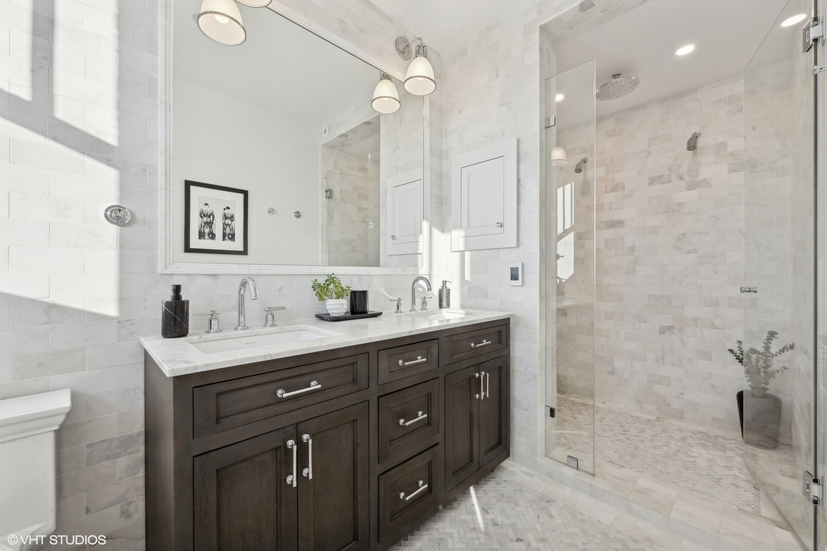 3300 N LAKE SHORE Drive Unit: 9E