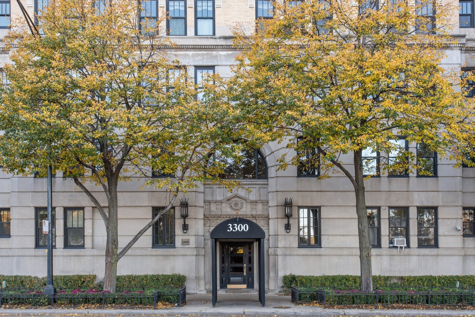 3300 N LAKE SHORE Drive Unit: 9E