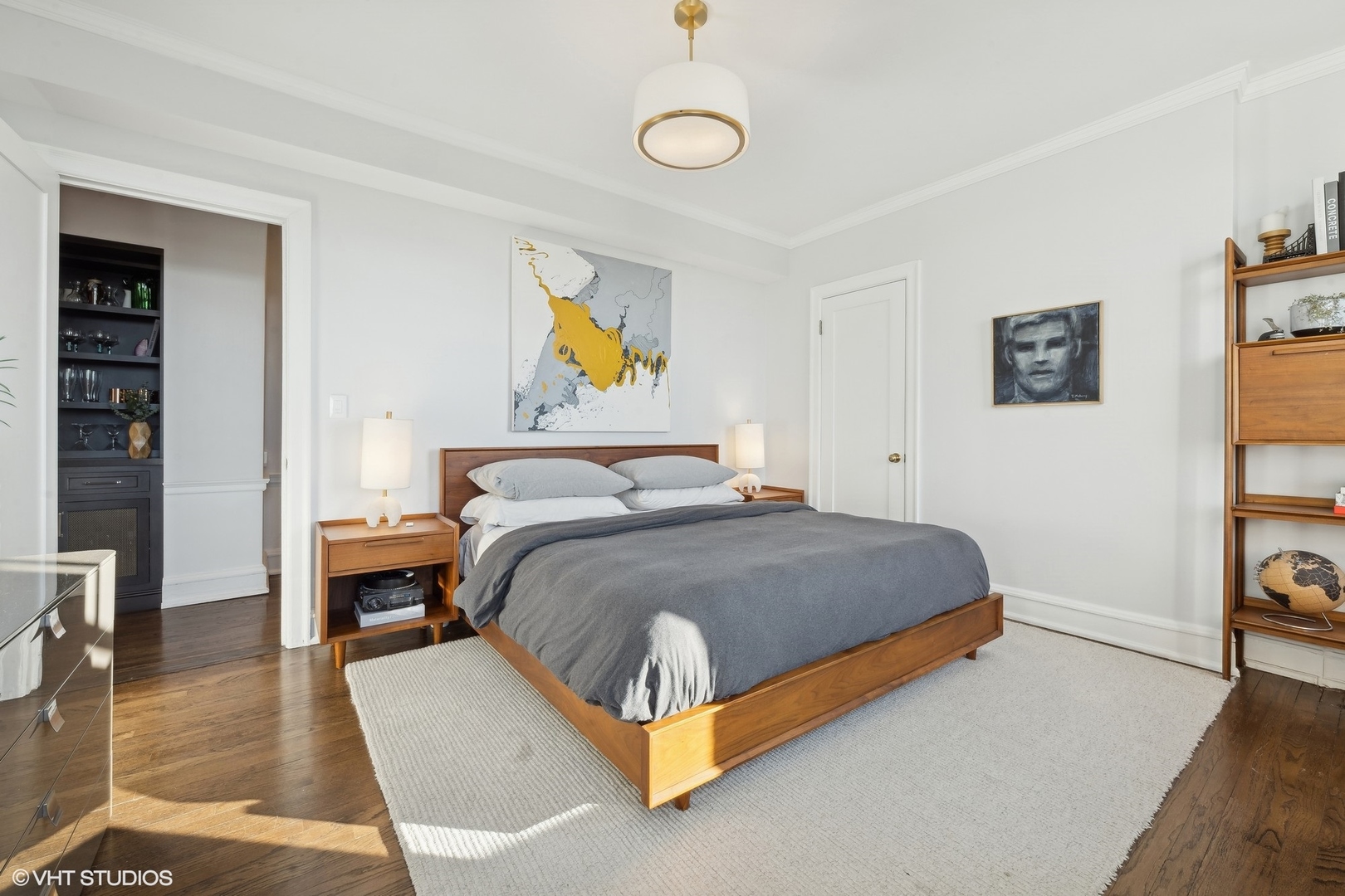 3300 N LAKE SHORE Drive Unit: 9E