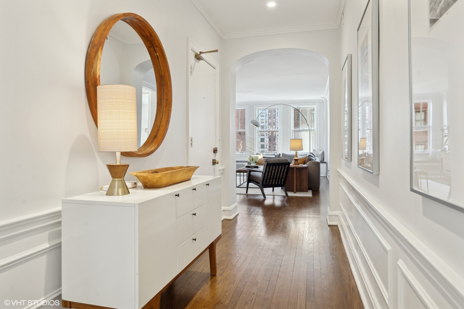 3300 N LAKE SHORE Drive Unit: 9E