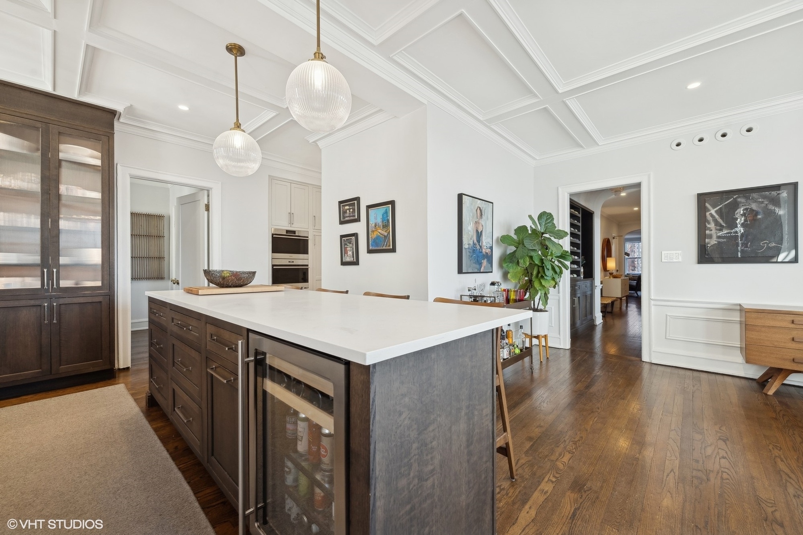 3300 N LAKE SHORE Drive Unit: 9E