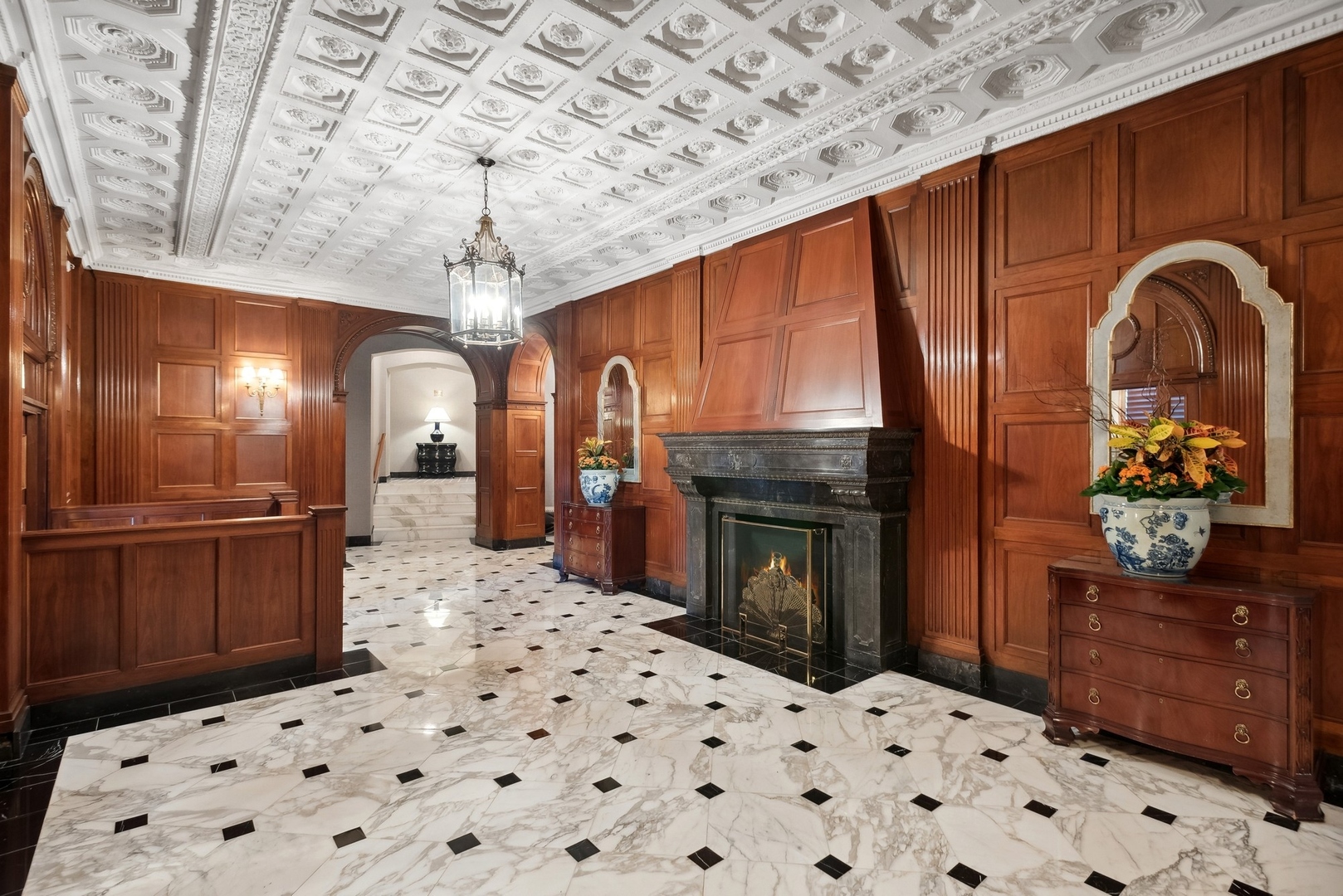 3300 N LAKE SHORE Drive Unit: 9E