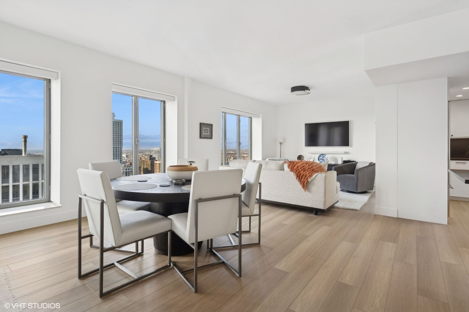950 N Michigan Avenue Unit: 3404