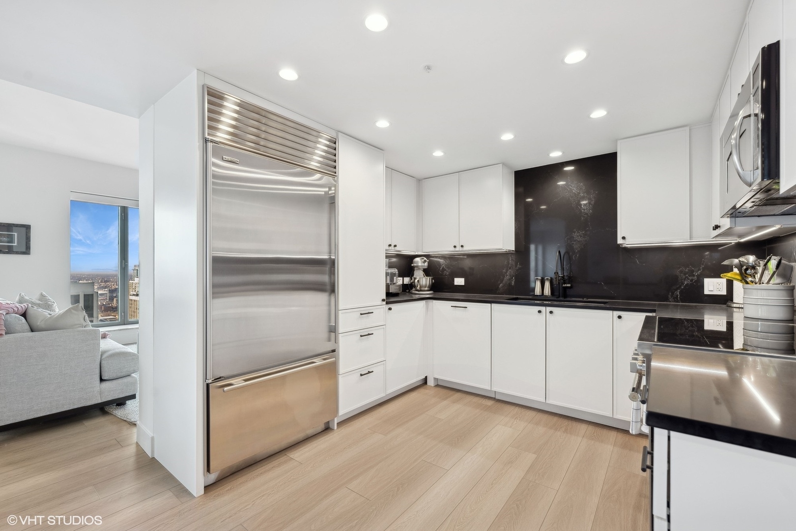 950 N Michigan Avenue Unit: 3404