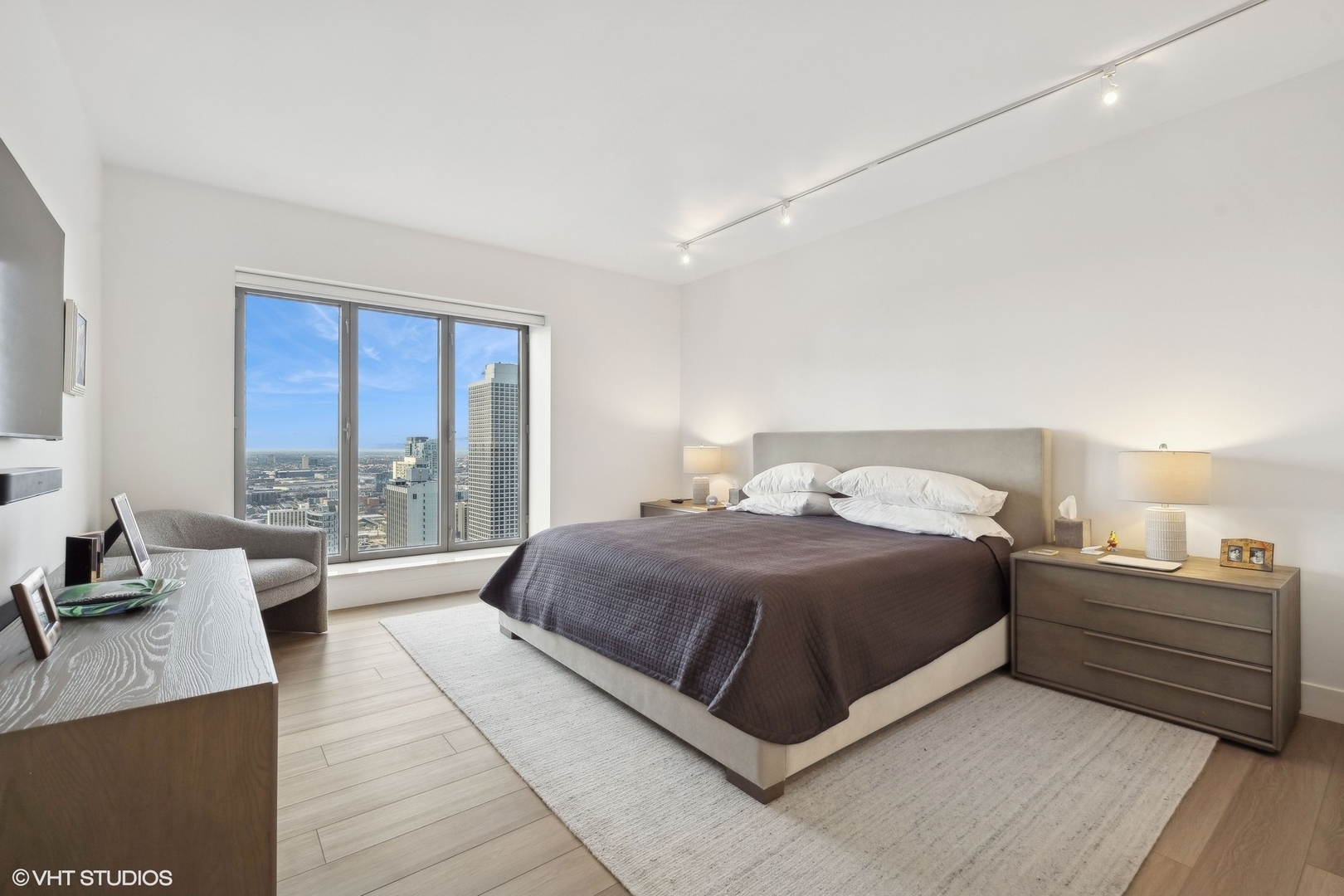950 N Michigan Avenue Unit: 3404