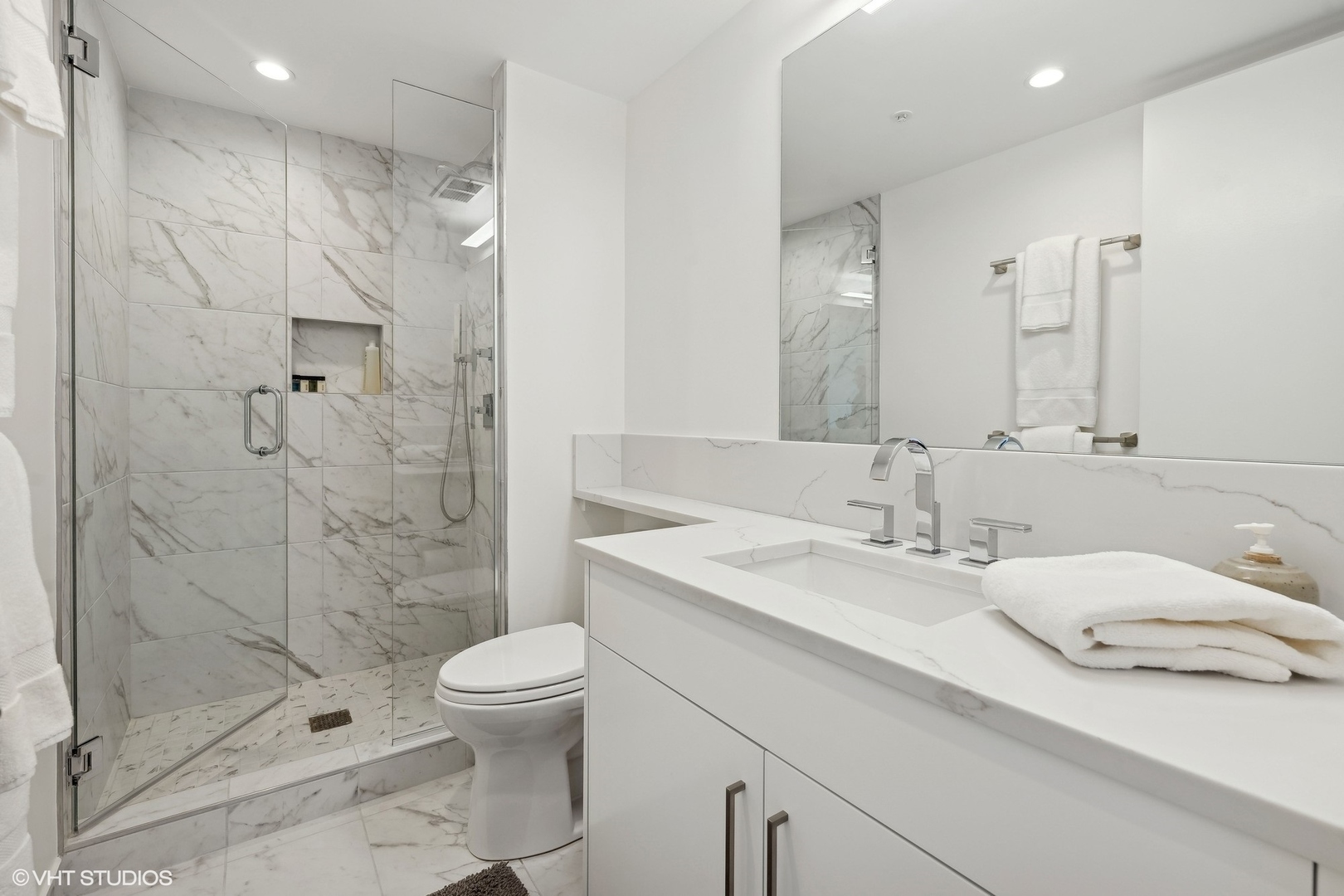 950 N Michigan Avenue Unit: 3404