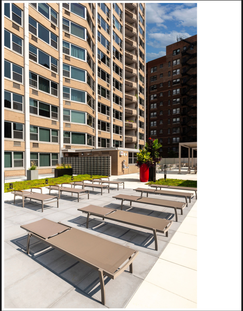 555 W Cornelia Avenue Unit: 1708