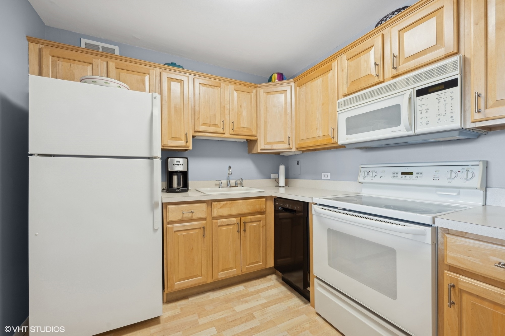 555 W Cornelia Avenue Unit: 1708