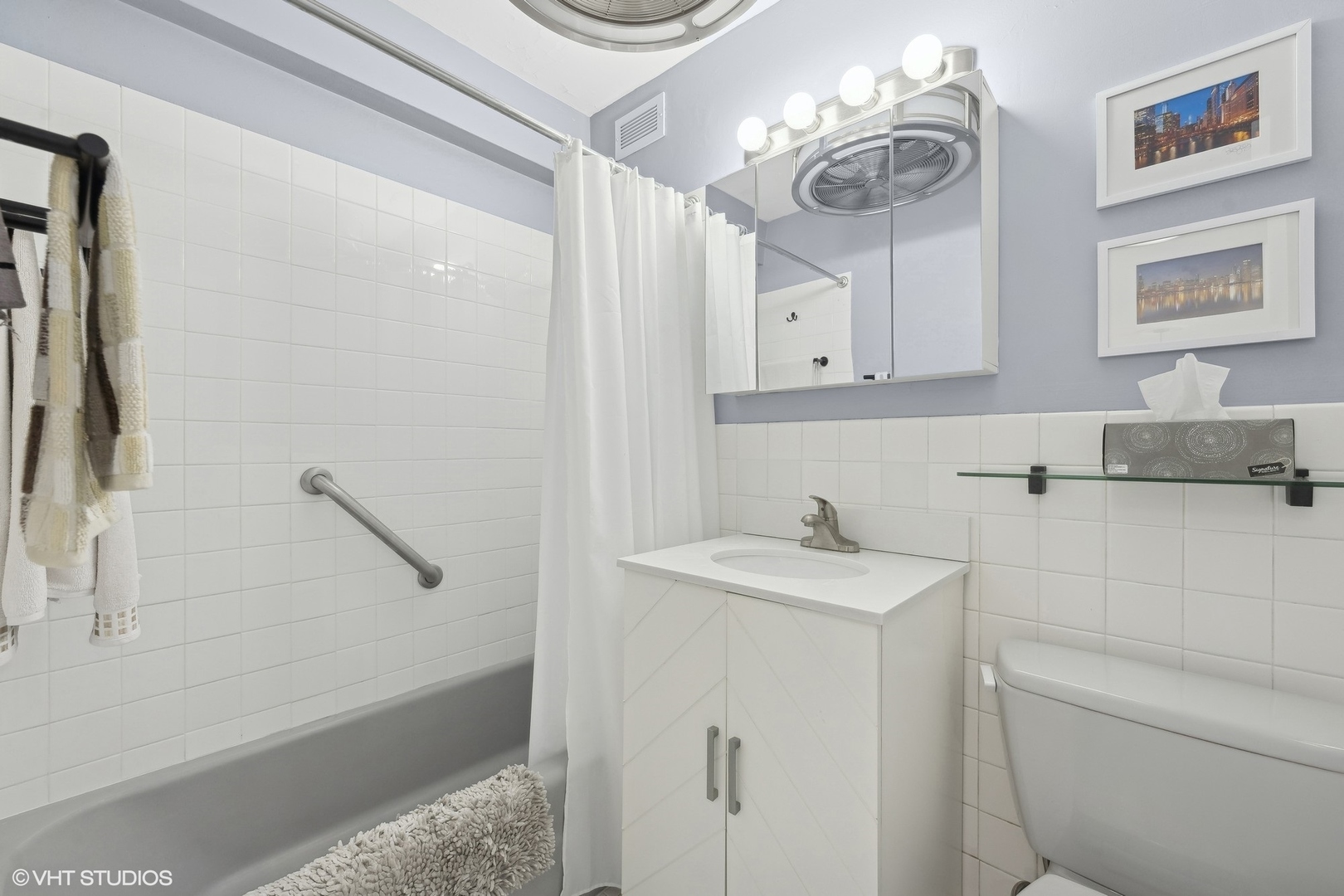 555 W Cornelia Avenue Unit: 1708