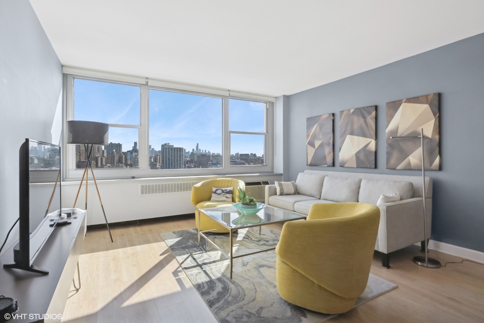 555 W Cornelia Avenue Unit: 1708