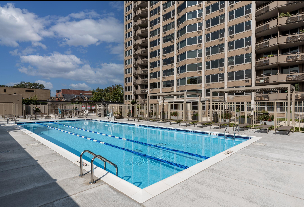 555 W Cornelia Avenue Unit: 1708