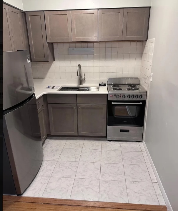 420 W Aldine Avenue Unit: 330