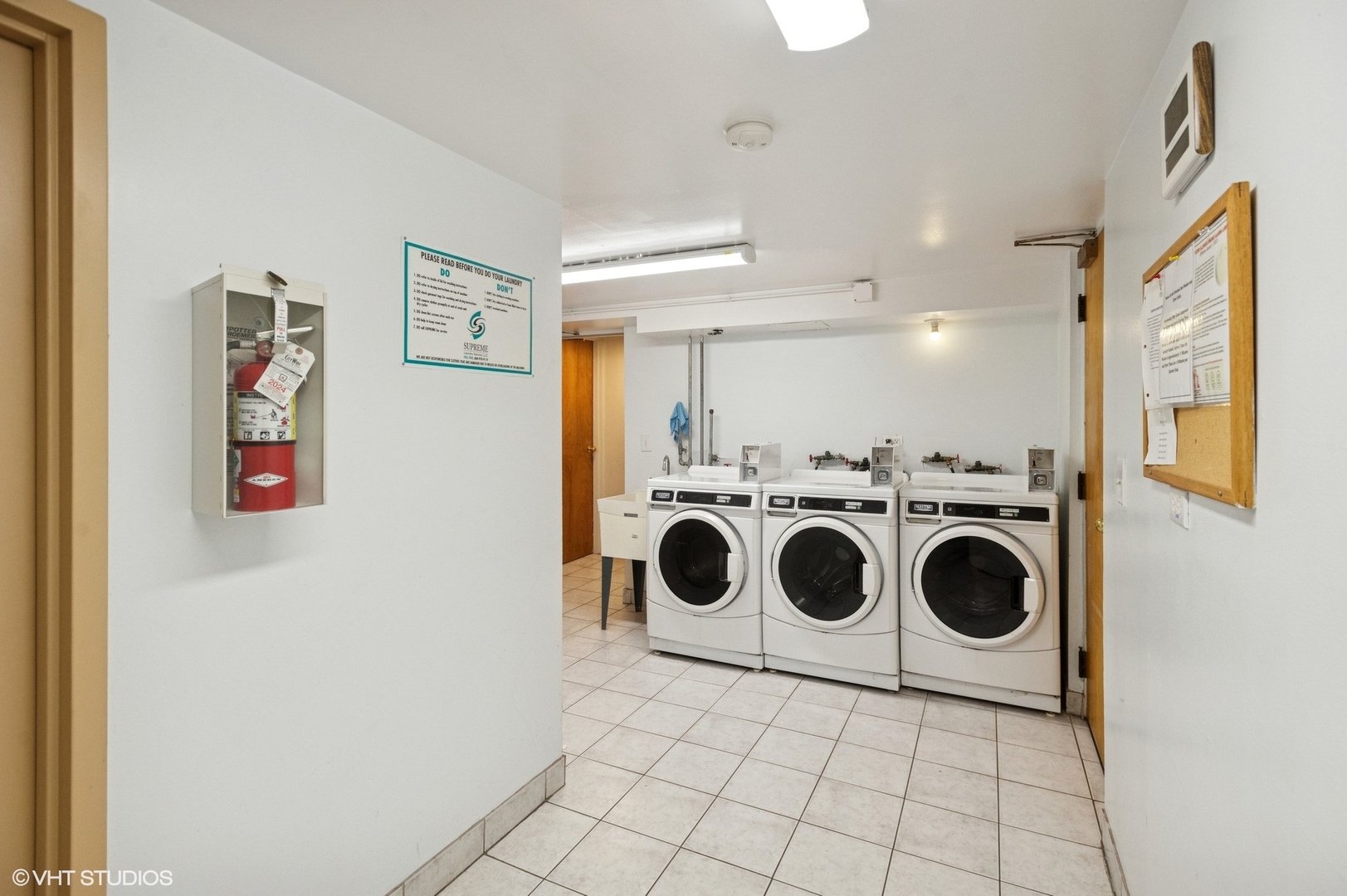 420 W Aldine Avenue Unit: 330