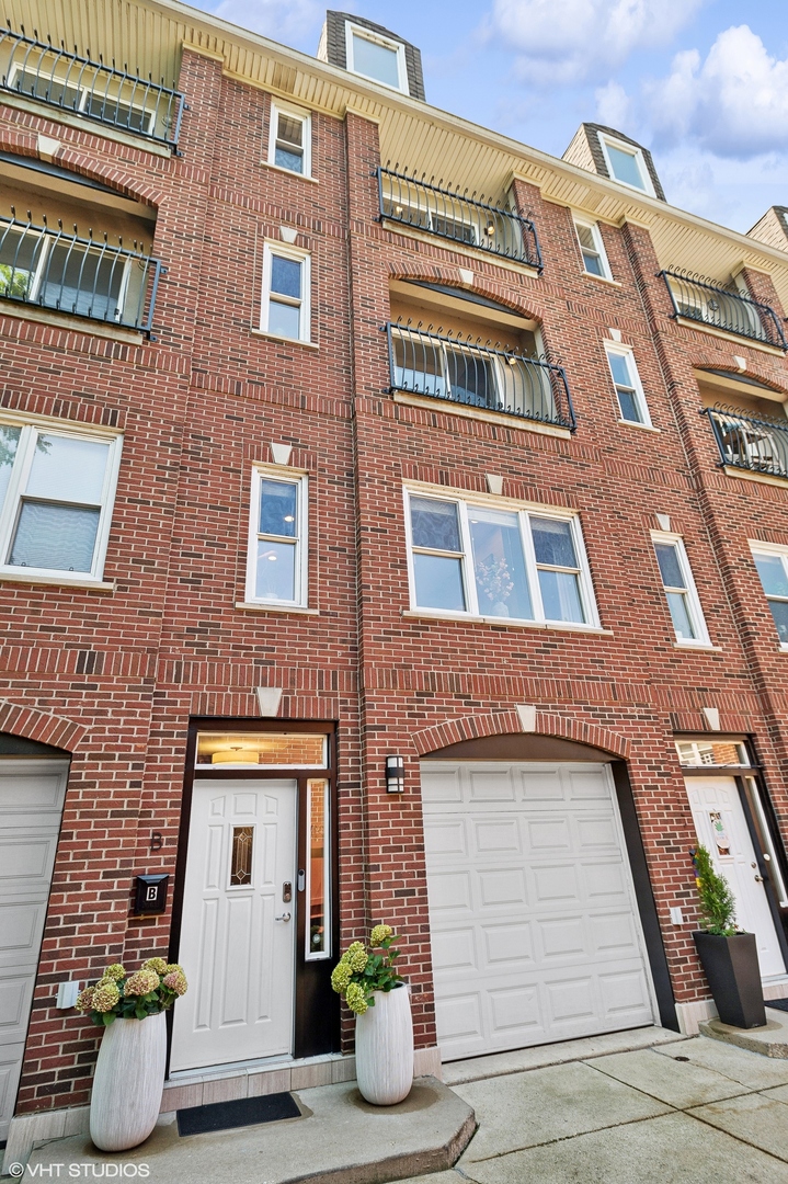 4438 N RACINE Avenue Unit: B
