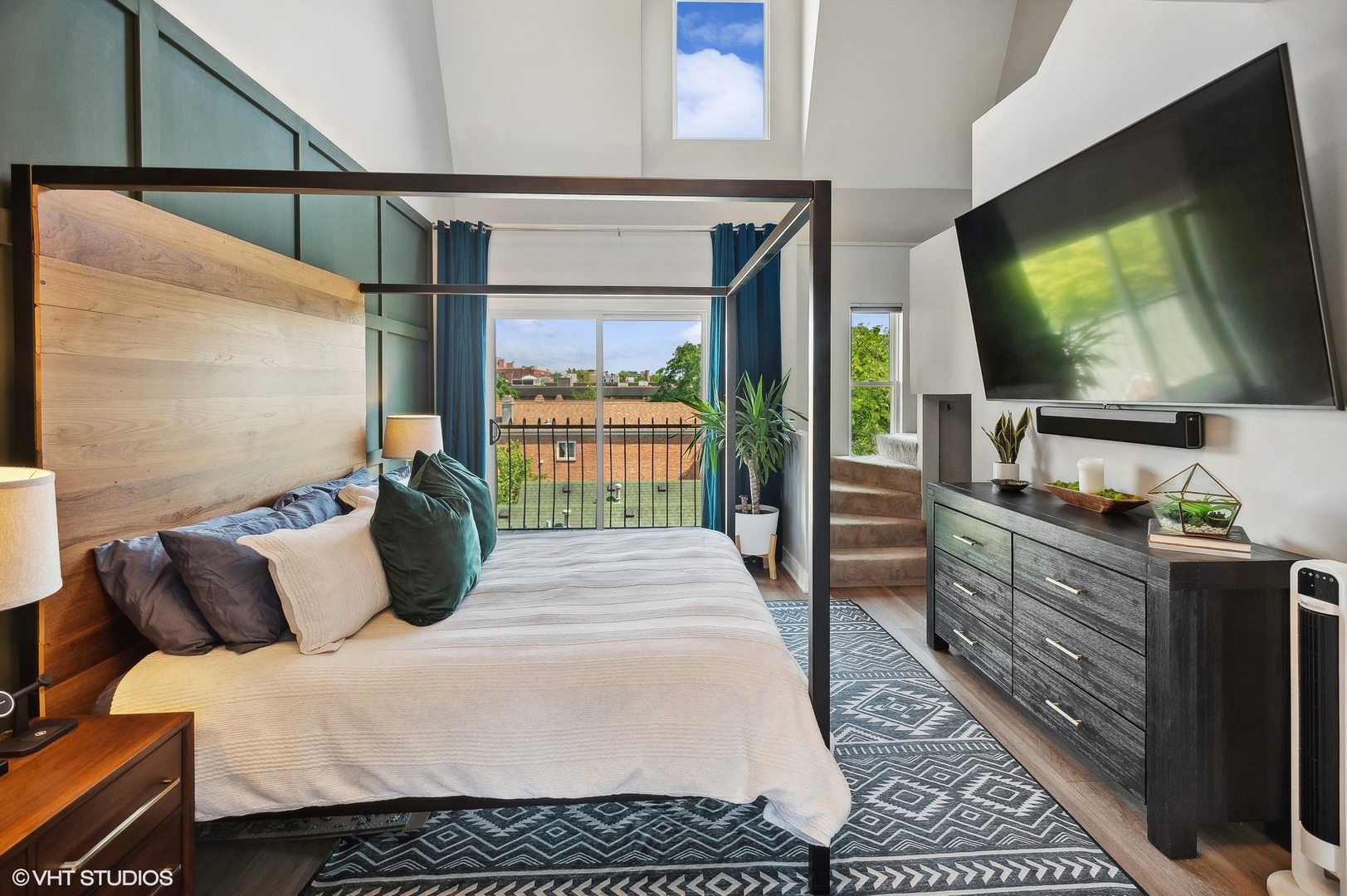 4438 N RACINE Avenue Unit: B