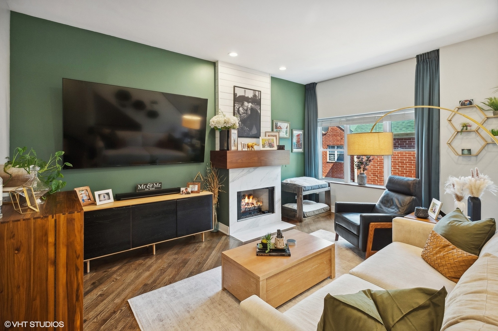 4438 N RACINE Avenue Unit: B