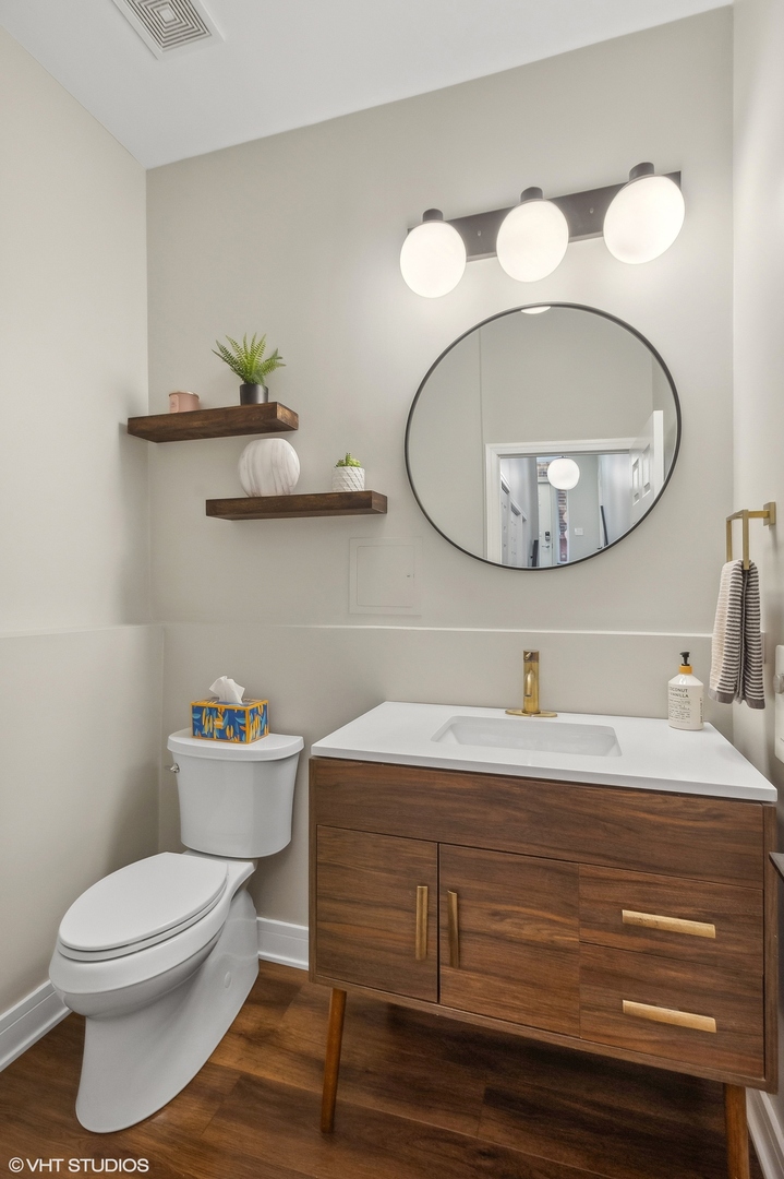 4438 N RACINE Avenue Unit: B