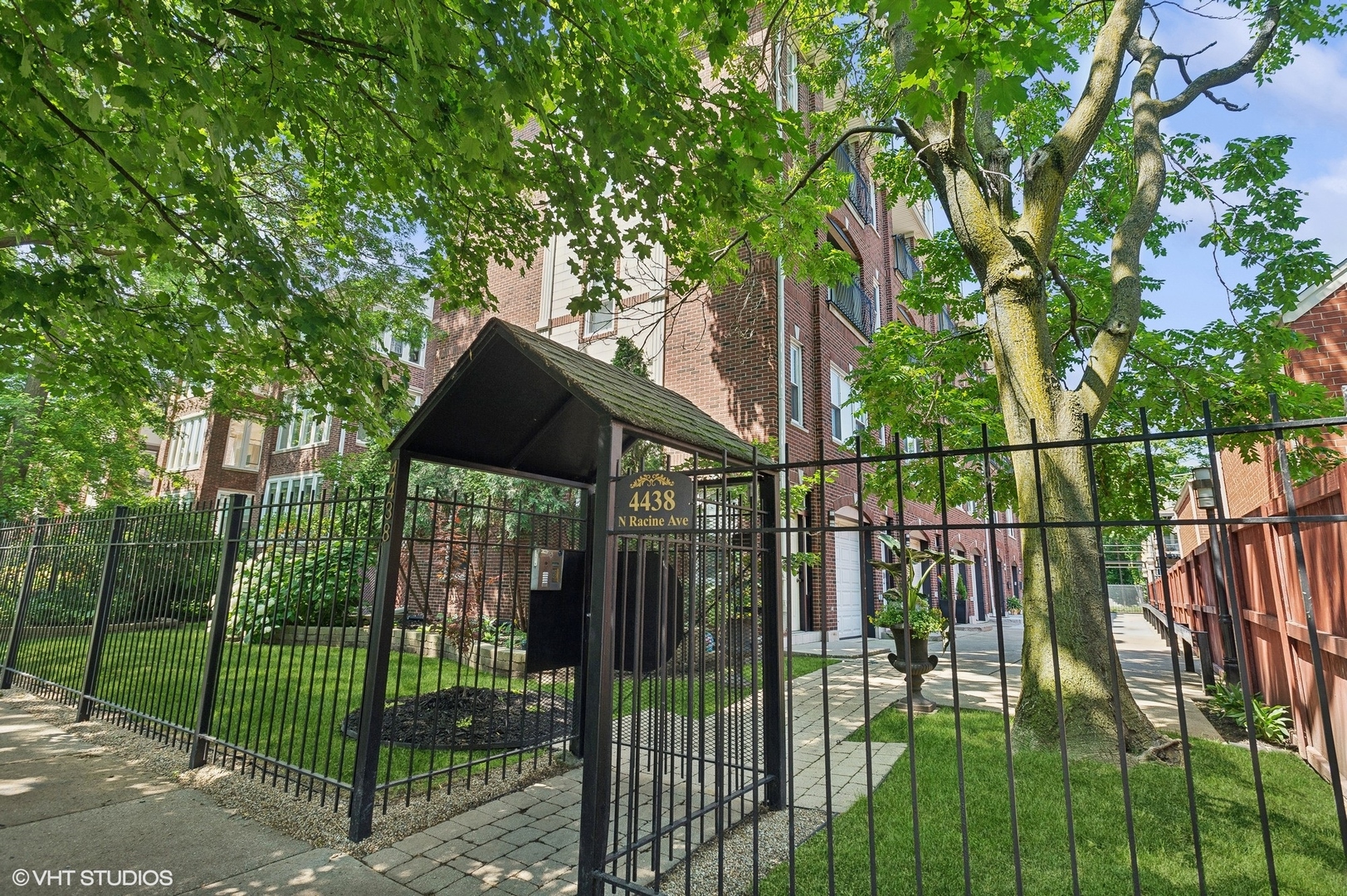 4438 N RACINE Avenue Unit: B