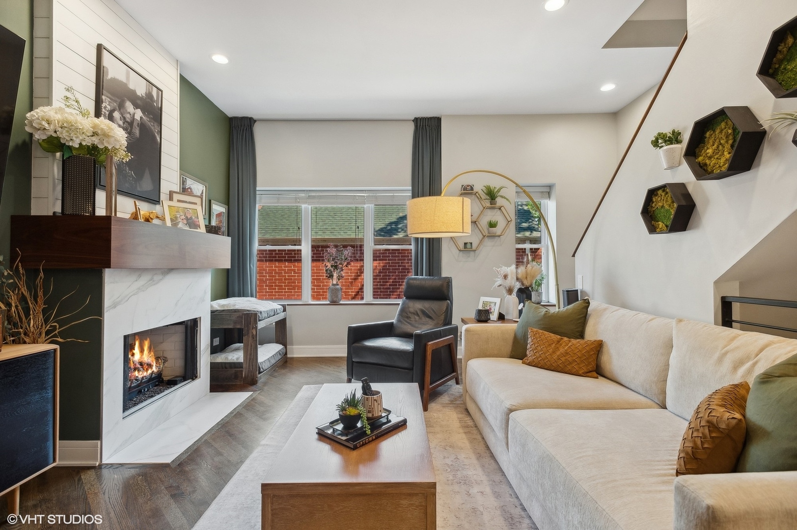 4438 N RACINE Avenue Unit: B