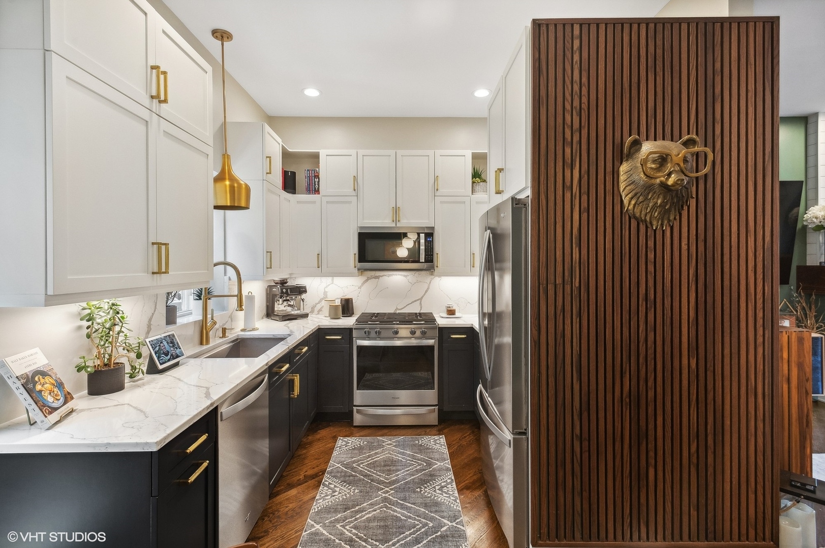 4438 N RACINE Avenue Unit: B