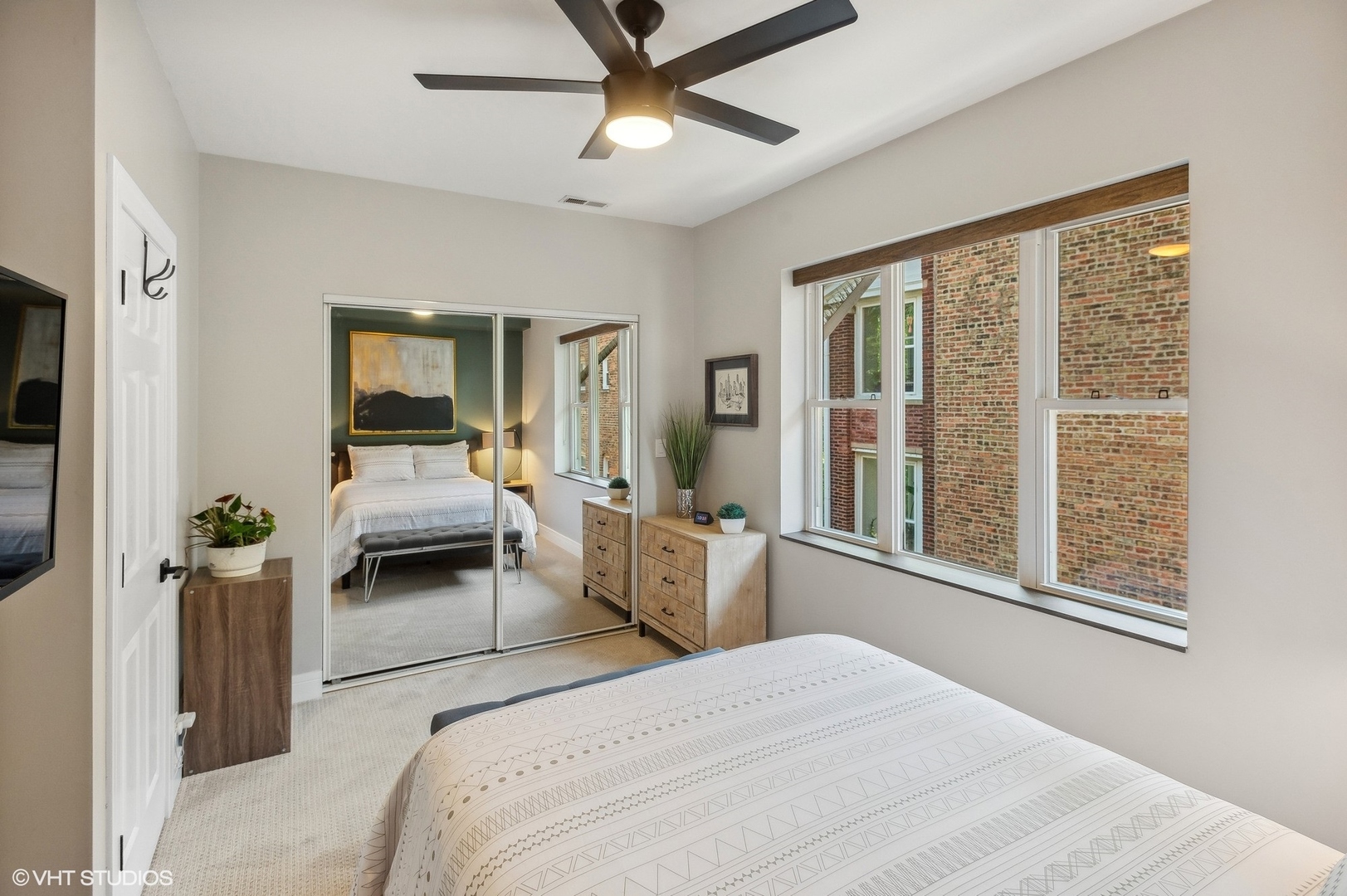 4438 N RACINE Avenue Unit: B